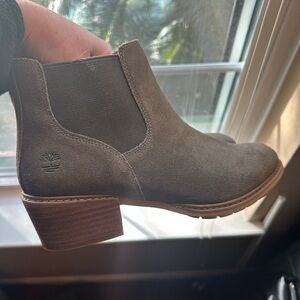 Timberland Gray Ankle Boots with Classic Chelsea Design and Stacked Heel
